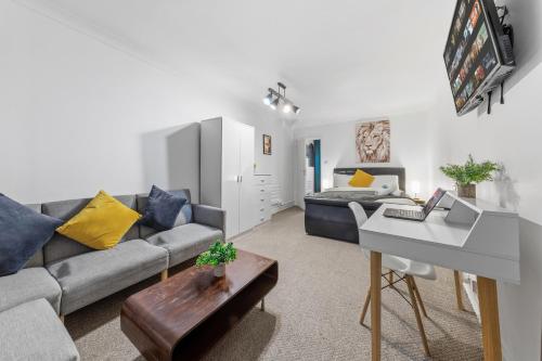 a living room with a couch and a table at Trendy 2Bed flat Bethnal Green in London