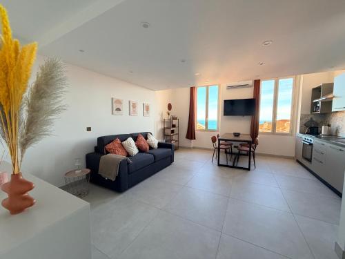 Elegant Boho Chic Flat with Sea View, few steps from Monaco and MC Beach