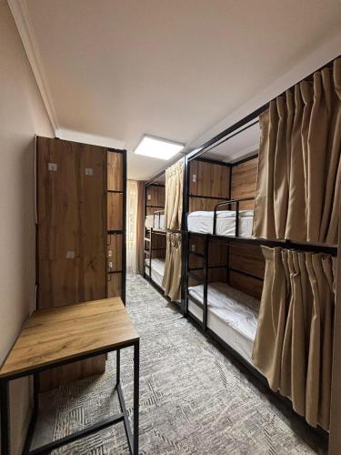 Llit o llits en una habitació de HALO hostel