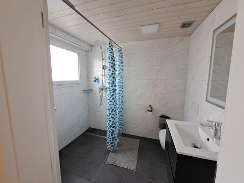 a bathroom with a shower curtain and a sink at good bed wynau in Wynau