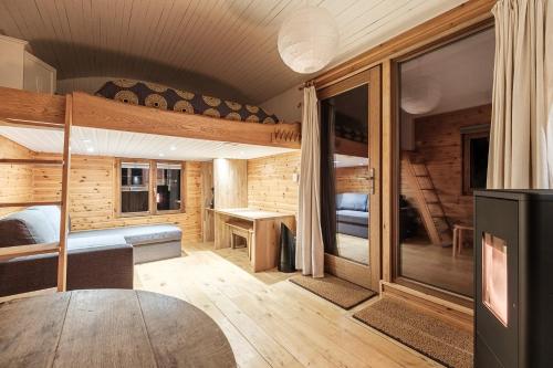 a room with a bed and a desk in a cabin at La roulotte Ô Cwèrbâs in Gouvy