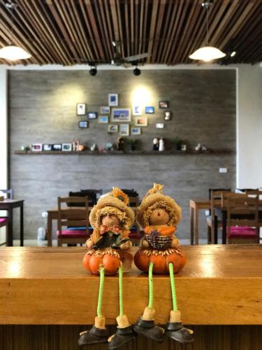 two teddy bears on a table in a restaurant at 樂活小築民宿Lohas Taitung B&B in Taitung City