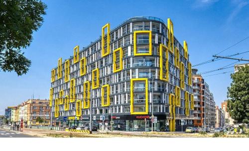 Centre NEW modern apartment & parking near O2 arena - plátce DPH - with large glass balcony
