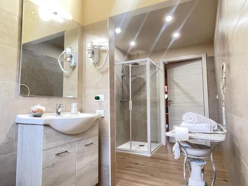 a bathroom with a sink and a shower at Agriturismo Taglio del Re in Jesolo