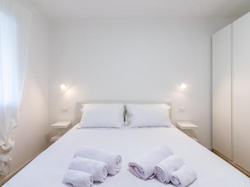 Postelja oz. postelje v sobi nastanitve GINO SUITES - Bilocali Luxury - Appartamenti vicini a Rho Fiera e Milano