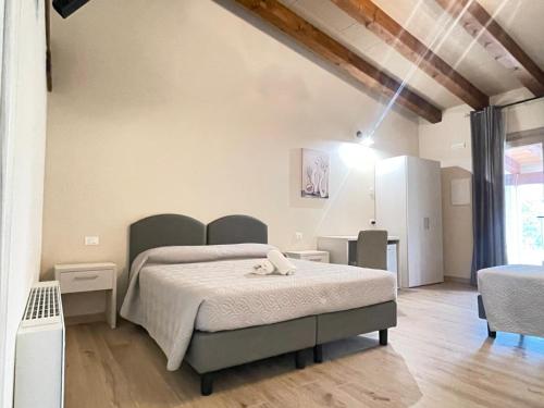 a bedroom with a bed in a room at Agriturismo Taglio del Re in Jesolo