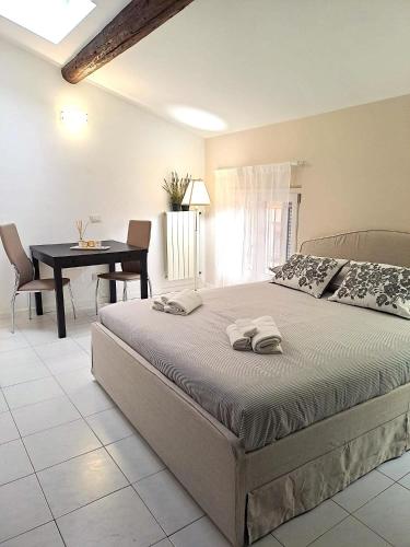 a bedroom with a bed and a table and a desk at Residence Borghesi in Parma