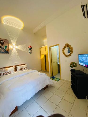 STUDIO VIP FACE A LA CITE ADOHA Angré