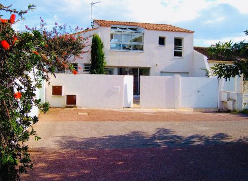 Villa piscine clim wifi calme