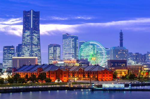 a city skyline with a building and a ferris wheel at BAMBOO GARDEN Shinyokohama only Adult in Yokohama