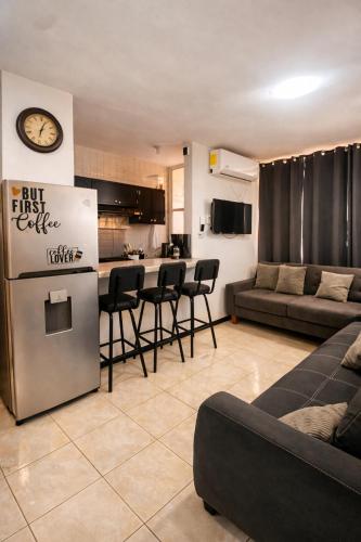 a living room with a refrigerator and a kitchen at Depa Centrico en Monterrey in Monterrey