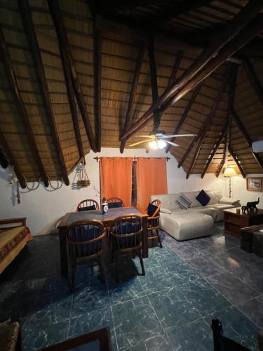 a living room with a table and chairs and a couch at Apartamento en planta alta 2 dormitorios in Piriápolis