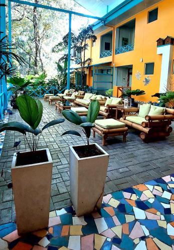 Hotel Plaza Yara — Patio