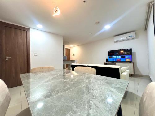Deluxe Apartment with City Views