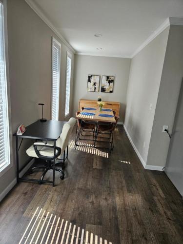 a dining room with a table and chairs at Apartment in Cleveland in Cleveland