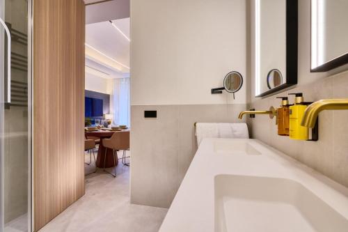 Snob Suite