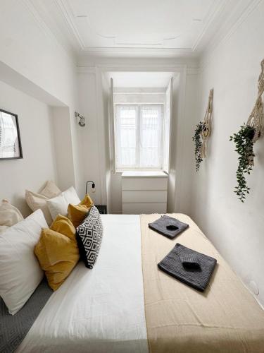 Charming Lisbon Apartment in Graça II