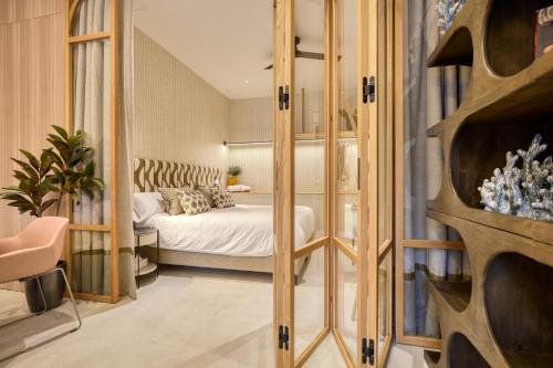 Snob Suite