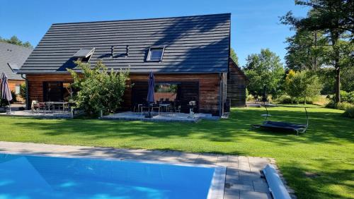 a house with a swimming pool in the yard at Kauperhof in Burg