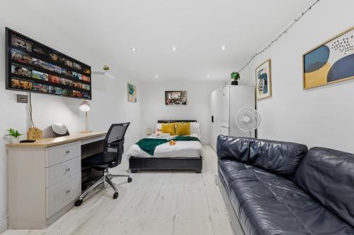 a bedroom with a desk and a couch and a bed at Studio Flat in Stepney-Limehouse - Central London in London