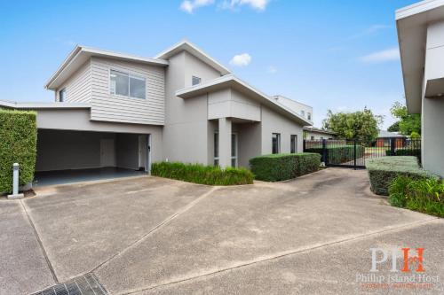 Gallery image of Townhouse with Shared Pool in Cowes in Cowes