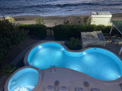 an overhead view of a swimming pool next to the ocean at Sea Whisper Villa in Dobra Voda