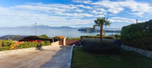 Sea & Mountain View Apartment