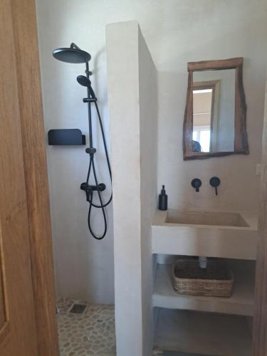 a bathroom with a sink and a mirror at Villa Face a l'océan- Havre de paix & grand confort avec piscine à TOUBAB DIALAW in Rufisque