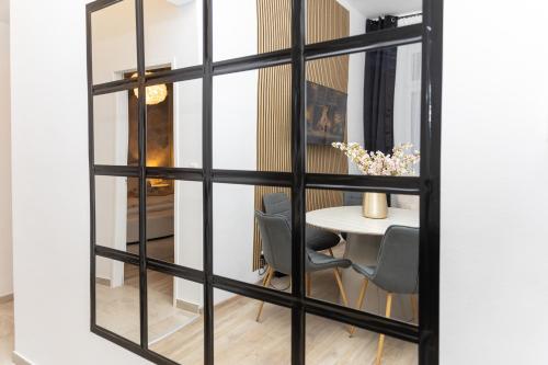 Foto Brand New Bright 2BR Apartment l Near Park & Metro 3
