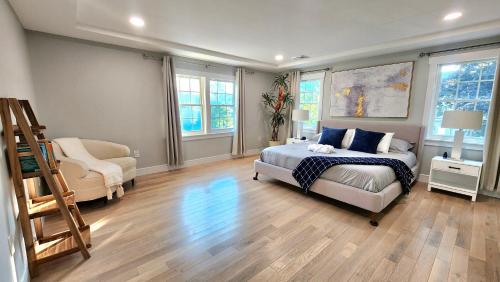 a bedroom with a bed and a chair and windows at Luxury New House 6B4B in Arlington