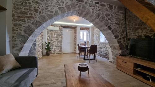 Posezení v ubytování MENELAUS Stone House