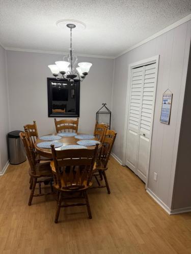Amenities and beach access! photo 4