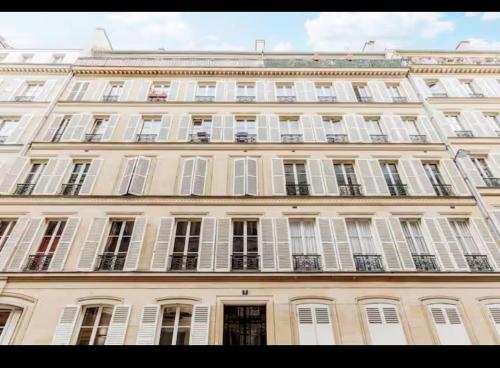 Bright and quiet Parisian apartment