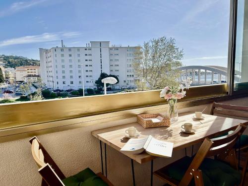 SM023 Terrasse du soleil SAINTE MAXIME Centre-ville T2 vue mer proche de la plage