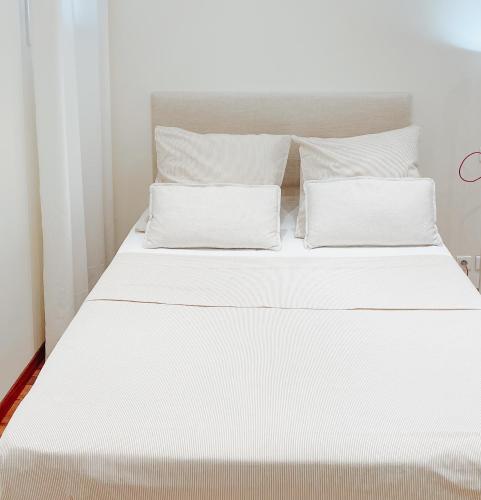 Hyper-centre, Air-conditioned apartment with balcony
