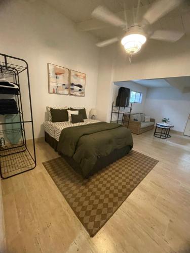 a bedroom with a large bed in a room at Hawaii Private Studio in Holualoa