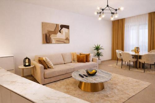 Stylish Brand New 2 bed Stay near Marina