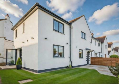 an image of a white house at Dreghorn House 5 b-rooms 9 beds 3 toilets 2 showers,1 bath 2 receiption Secure free Parking 233 Wifi in Edinburgh