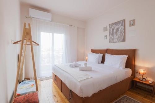 Atelier Poly - Two Bedroom Apartment for 5 Persons -50m to Metro Sintrivani Station- 6th floor plain View - Center -