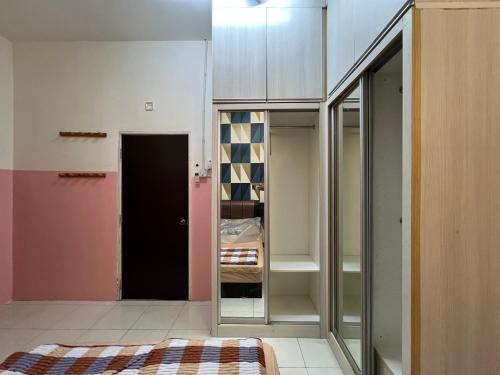 a room with a closet with a bed in it at Homestay Adelia SI in Seri Iskandar