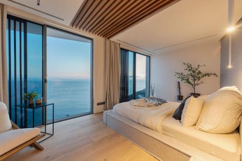 Aurora Residence III - Ultra Luxury Ocean Cliff Edge Retreat