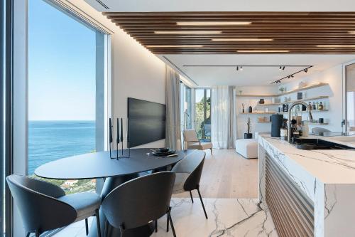 Aurora Residence III - Ultra Luxury Ocean Cliff Edge Retreat