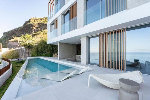 Aurora Residence III - Ultra Luxury Ocean Cliff Edge Retreat