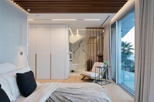 Aurora Residence III - Ultra Luxury Ocean Cliff Edge Retreat