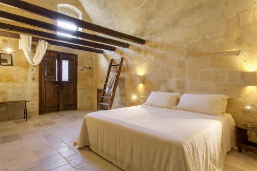 A bed or beds in a room at Corte San Pietro