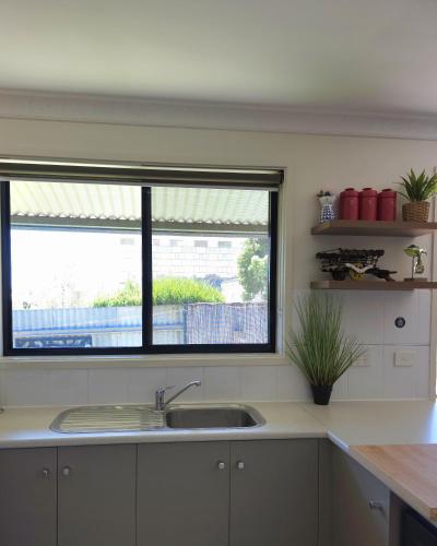 a kitchen with a sink and a window at 2-Bedroom Townhouse Next to the Hospital in Bendigo