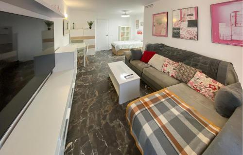 Gorgeous Apartment In Fuengirola