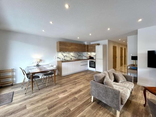 Appartement Neuf 3 Pièces - 4 Pers - Terrasse à Briançon - FR-1-330C-161