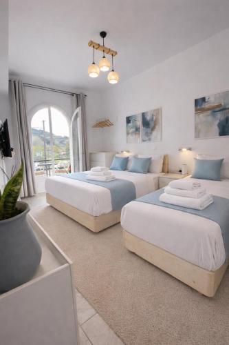 Navy Studio by likeyourhome with Mountain View Balcony, Near Beach 1 km, Self Check-in