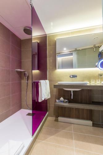 Bilik mandi di Radisson Blu Hotel, Lyon